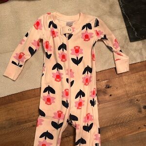 Hanna Andersson 12-18M pajamas. Zipper. Great condition. No stains.